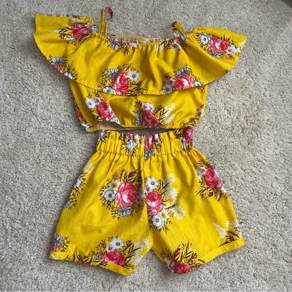 Girls 2-Piece Yellow Floral Short/Top Set - size 130 - Picture 1 of 4